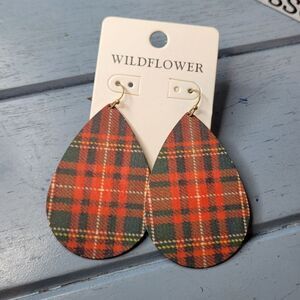 Southern divas plaid print earrings NWT